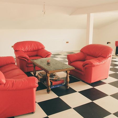 Casa Renti Hotel Novaci-Străini Екстериор снимка