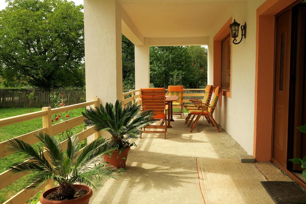 Casa Renti Hotel Novaci-Străini Екстериор снимка