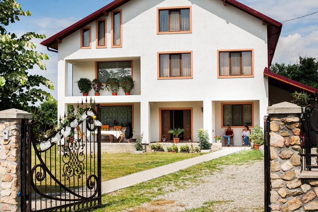 Casa Renti Hotel Novaci-Străini Екстериор снимка