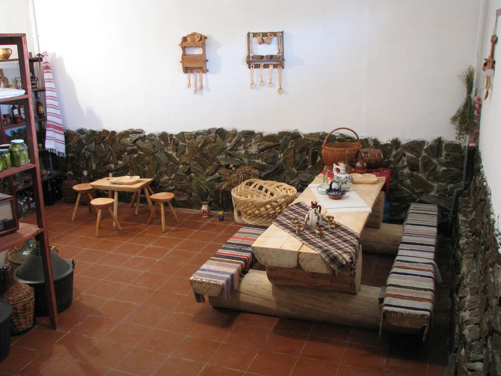 Casa Renti Hotel Novaci-Străini Екстериор снимка