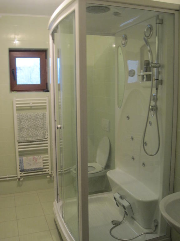 Casa Renti Hotel Novaci-Străini Стая снимка